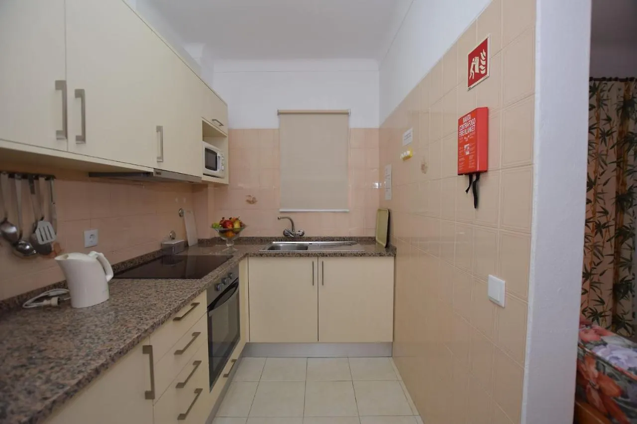 Ξενοδοχείο με διαμερίσματα Apartamentos Carruna Αλμπουφέιρα